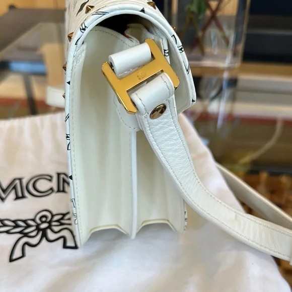 MCM White Victory Patch Viscetos Patricia Crossbody.  New with Dustbag - Picture 4 of 9